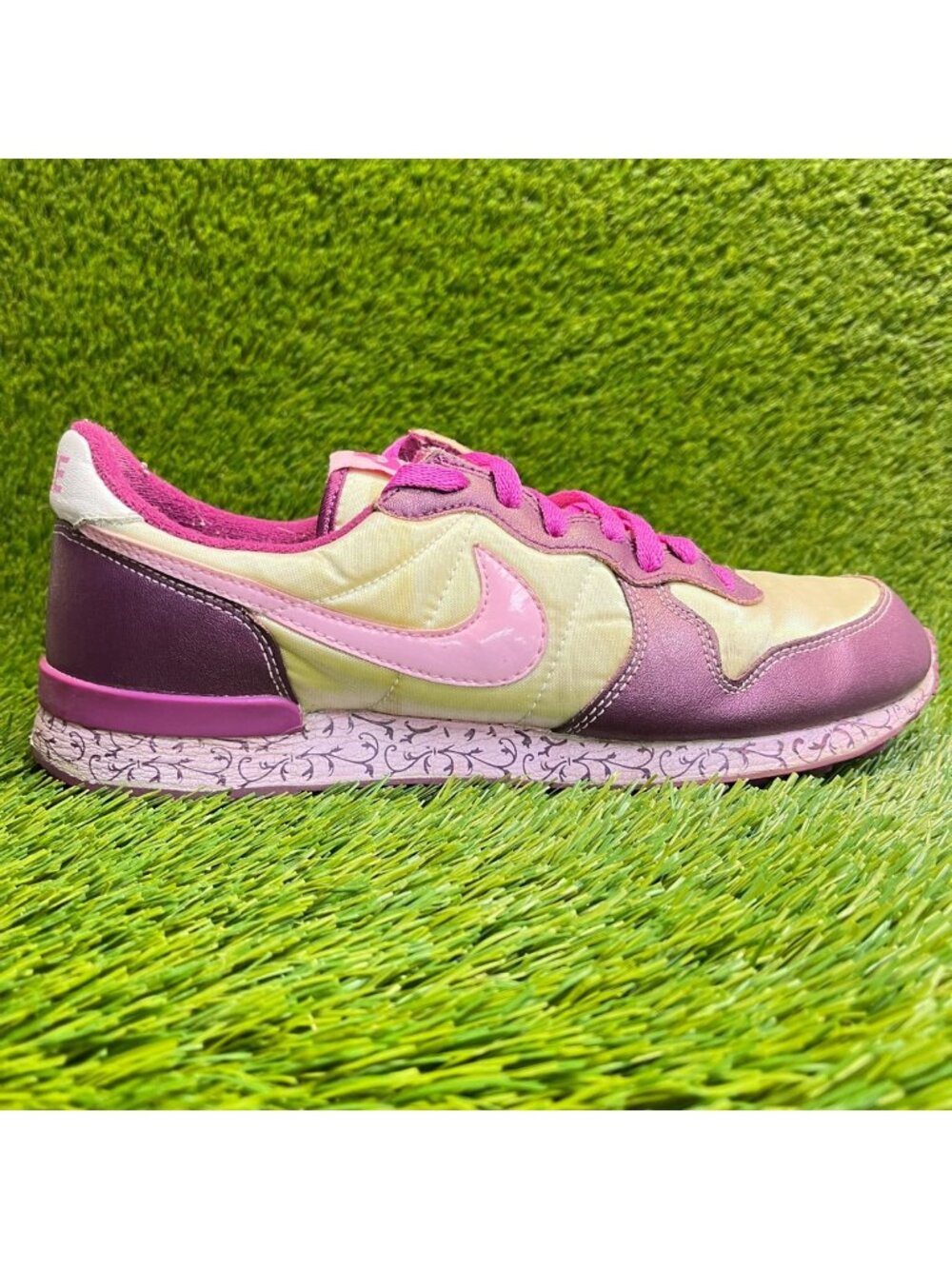 Nike Internationalist Womens Size 11 Beige Pink Running Walking Shoes Sneakers